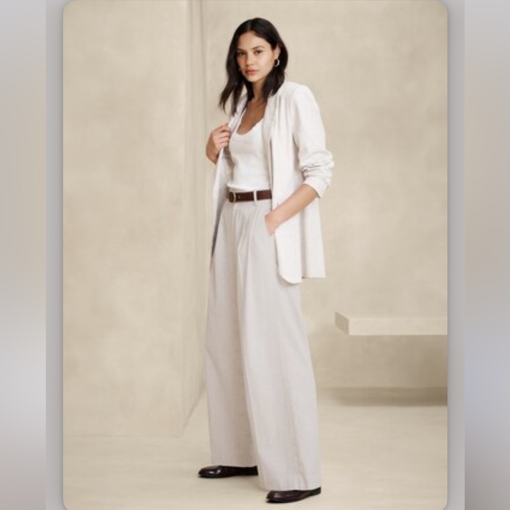 LINEN-BLEND WIDE-LEG PLEATED TROUSER